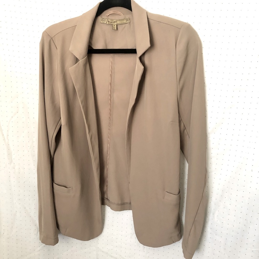 Fitted Boyfriend Blazer with Shoulder Pads